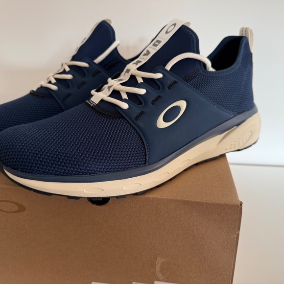 OAKLEY Dry OS Running/Casual tennis shoe Sneakers ~ Men's 10.5 ~ Navy ~MSRP $100 - Picture 3 of 11